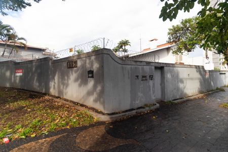 Casa à venda com 695m², 3 quartos e 7 vagasFachada