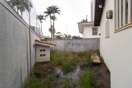 Casa à venda com 695m², 3 quartos e 7 vagasQuintal