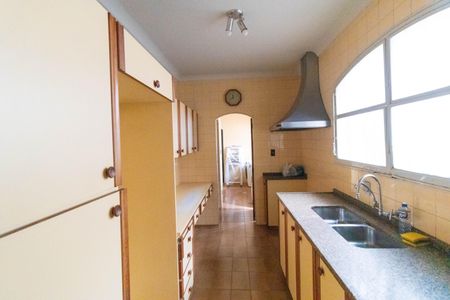 Casa à venda com 695m², 3 quartos e 7 vagasCozinha
