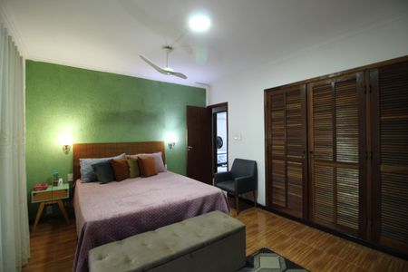 Casa à venda com 370m², 5 quartos e 2 vagasQuarto 4 - Suíte