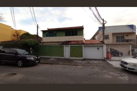 Casa à venda com 370m², 5 quartos e 2 vagasFachada