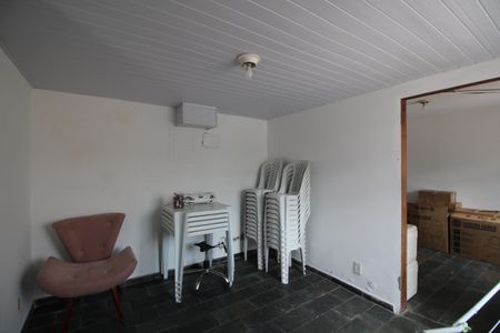 Casa à venda com 370m², 5 quartos e 2 vagasQuarto e Serviço