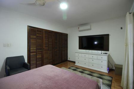 Casa à venda com 370m², 5 quartos e 2 vagasQuarto 4 - Suíte