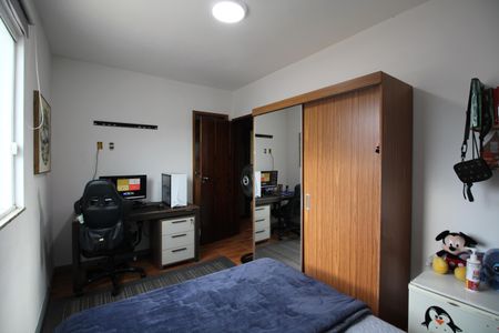 Casa à venda com 370m², 5 quartos e 2 vagasQuarto 3 - Suíte