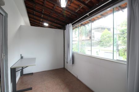 Casa à venda com 370m², 5 quartos e 2 vagasQuarto 2 - Varanda