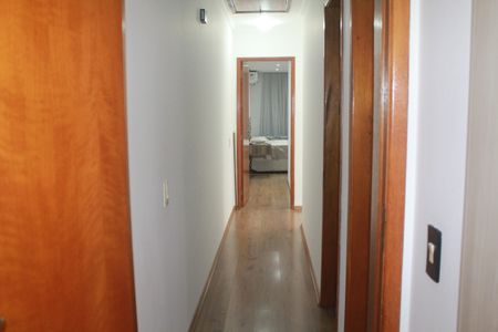 Casa à venda com 170m², 3 quartos e 4 vagasCorredor