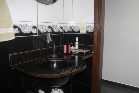 Casa à venda com 170m², 3 quartos e 4 vagasLavabo 1