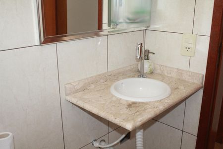 Casa à venda com 170m², 3 quartos e 4 vagasBanheiro Social