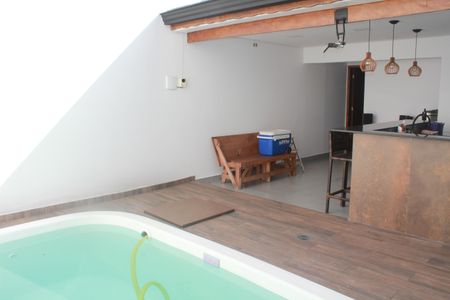 Casa à venda com 170m², 3 quartos e 4 vagasPiscina
