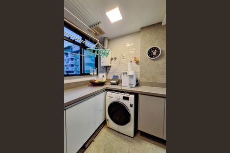 Apartamento à venda com 105m², 3 quartos e 2 vagas Apartamento à venda com 105m², 3 quartos e 2 vagasÁrea de Serviço