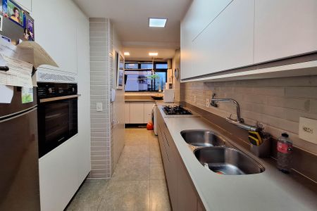 Apartamento à venda com 105m², 3 quartos e 2 vagas Apartamento à venda com 105m², 3 quartos e 2 vagasCozinha