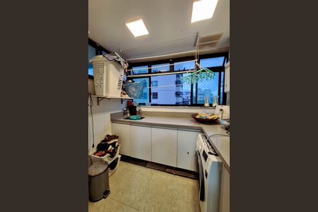 Apartamento à venda com 105m², 3 quartos e 2 vagas Apartamento à venda com 105m², 3 quartos e 2 vagasÁrea de Serviço