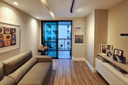 Apartamento à venda com 105m², 3 quartos e 2 vagas Apartamento à venda com 105m², 3 quartos e 2 vagasSala