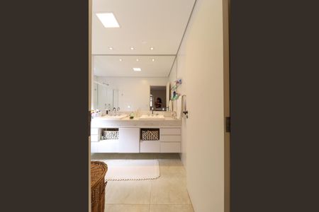 Casa à venda com 340m², 3 quartos e 6 vagas Casa à venda com 340m², 3 quartos e 6 vagasBanheiro