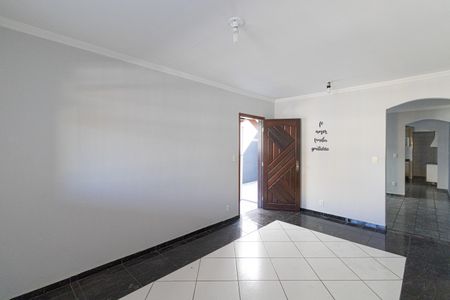 Casa à venda com 110m², 2 quartos e 2 vagasSala