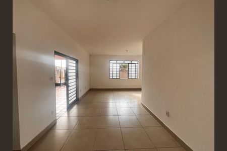 Casa à venda com 153m², 3 quartos e 2 vagas Casa à venda com 153m², 3 quartos e 2 vagasSala