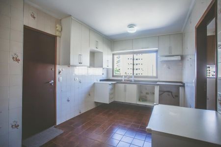 Apartamento à venda com 126m², 3 quartos e 2 vagas Apartamento à venda com 126m², 3 quartos e 2 vagasCozinha