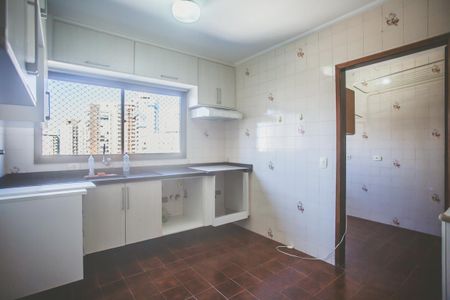 Apartamento à venda com 126m², 3 quartos e 2 vagas Apartamento à venda com 126m², 3 quartos e 2 vagasCozinha