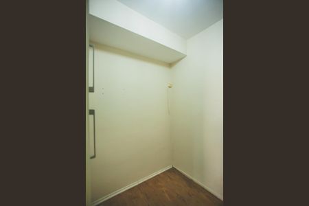 Apartamento à venda com 126m², 3 quartos e 2 vagas Apartamento à venda com 126m², 3 quartos e 2 vagasQuarto de Serviço