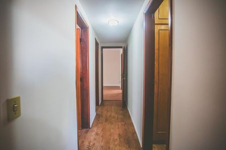 Apartamento à venda com 126m², 3 quartos e 2 vagas Apartamento à venda com 126m², 3 quartos e 2 vagasCorredor para os quartos
