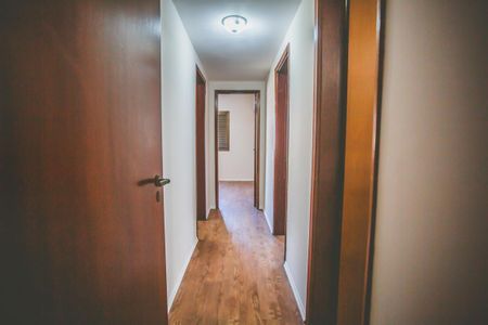 Apartamento à venda com 126m², 3 quartos e 2 vagas Apartamento à venda com 126m², 3 quartos e 2 vagasCorredor para os quartos