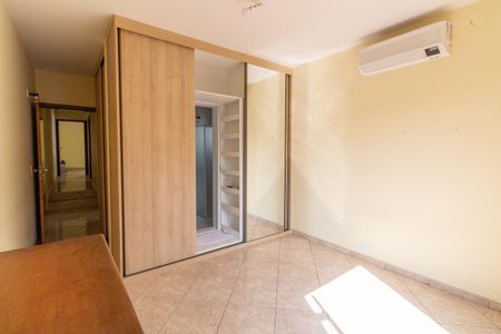 Casa à venda com 125m², 3 quartos e 2 vagas Casa à venda com 125m², 3 quartos e 2 vagasQuarto 3 - Suíte