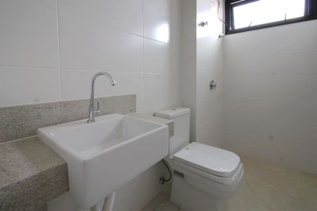 Apartamento à venda com 82m², 3 quartos e 2 vagasBanheiro