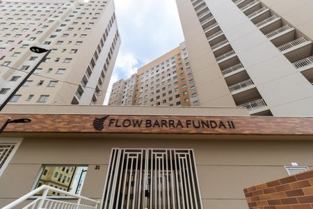 Apartamento à venda com 42m², 2 quartos e sem vaga Apartamento à venda com 42m², 2 quartos e sem vagaFachada e Portaria