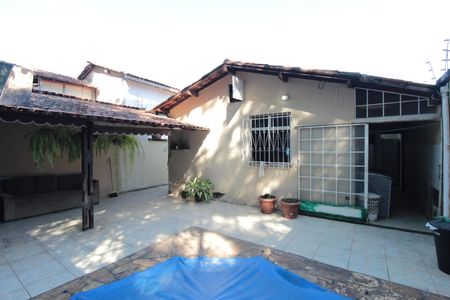 Casa à venda com 140m², 3 quartos e 2 vagasPiscina