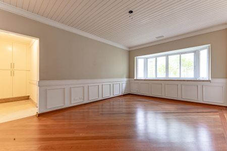 Casa de condomínio à venda com 754m², 4 quartos e 6 vagas Casa de condomínio à venda com 754m², 4 quartos e 6 vagasSala