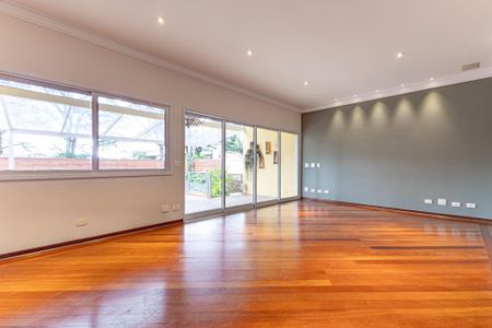 Casa de condomínio à venda com 754m², 4 quartos e 6 vagas Casa de condomínio à venda com 754m², 4 quartos e 6 vagasSala