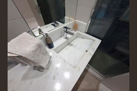 Apartamento à venda com 92m², 2 quartos e 2 vagas Apartamento à venda com 92m², 2 quartos e 2 vagasBanheiro