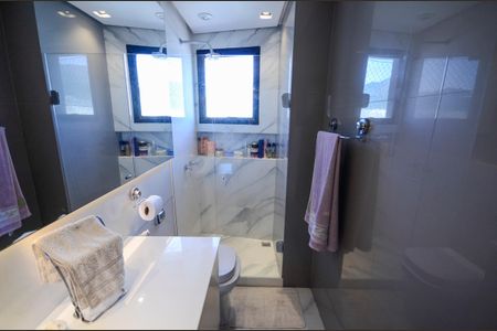 Apartamento à venda com 180m², 3 quartos e 2 vagas Apartamento à venda com 180m², 3 quartos e 2 vagasBanheiro 1