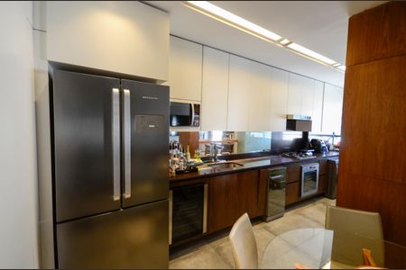 Apartamento à venda com 180m², 3 quartos e 2 vagas Apartamento à venda com 180m², 3 quartos e 2 vagasCozinha