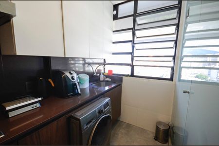 Apartamento à venda com 180m², 3 quartos e 2 vagas Apartamento à venda com 180m², 3 quartos e 2 vagasÁrea de Serviço