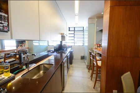 Apartamento à venda com 180m², 3 quartos e 2 vagas Apartamento à venda com 180m², 3 quartos e 2 vagasCozinha