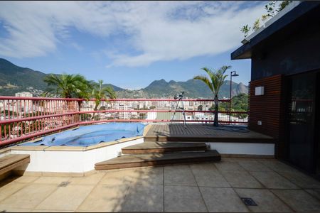 Apartamento à venda com 180m², 3 quartos e 2 vagas Apartamento à venda com 180m², 3 quartos e 2 vagasTerraço