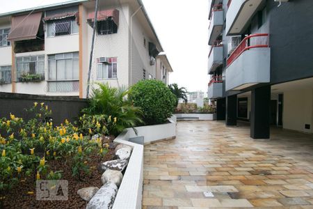 Apartamento à venda com 180m², 3 quartos e 2 vagas Apartamento à venda com 180m², 3 quartos e 2 vagasÁrea comum - Playground