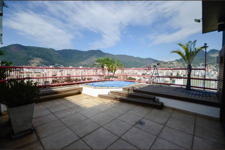 Apartamento à venda com 180m², 3 quartos e 2 vagas Apartamento à venda com 180m², 3 quartos e 2 vagasTerraço