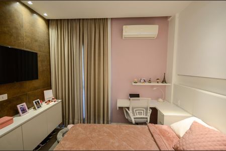 Apartamento à venda com 180m², 3 quartos e 2 vagas Apartamento à venda com 180m², 3 quartos e 2 vagasSuíte