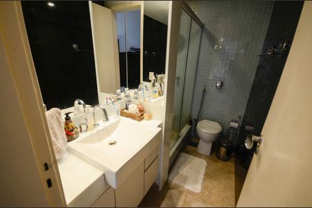 Apartamento à venda com 180m², 3 quartos e 2 vagas Apartamento à venda com 180m², 3 quartos e 2 vagasBanheiro 2