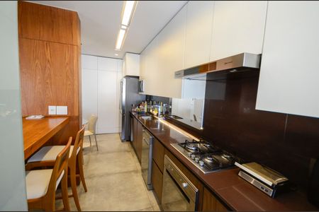 Apartamento à venda com 180m², 3 quartos e 2 vagas Apartamento à venda com 180m², 3 quartos e 2 vagasCozinha