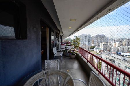 Apartamento à venda com 180m², 3 quartos e 2 vagas Apartamento à venda com 180m², 3 quartos e 2 vagasVaranda