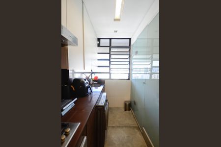 Apartamento à venda com 180m², 3 quartos e 2 vagas Apartamento à venda com 180m², 3 quartos e 2 vagasÁrea de Serviço