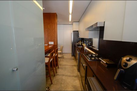Apartamento à venda com 180m², 3 quartos e 2 vagas Apartamento à venda com 180m², 3 quartos e 2 vagasÁrea de Serviço