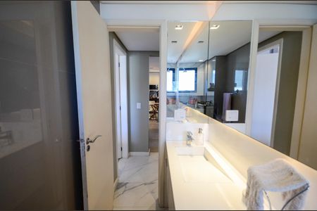 Apartamento à venda com 180m², 3 quartos e 2 vagas Apartamento à venda com 180m², 3 quartos e 2 vagasBanheiro 1