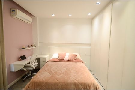 Apartamento à venda com 180m², 3 quartos e 2 vagas Apartamento à venda com 180m², 3 quartos e 2 vagasSuíte