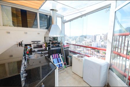 Apartamento à venda com 180m², 3 quartos e 2 vagas Apartamento à venda com 180m², 3 quartos e 2 vagasTerraço