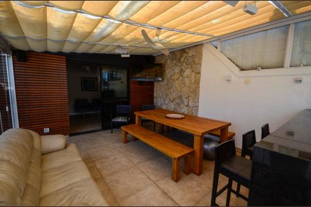 Apartamento à venda com 180m², 3 quartos e 2 vagas Apartamento à venda com 180m², 3 quartos e 2 vagasTerraço