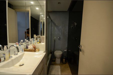 Apartamento à venda com 180m², 3 quartos e 2 vagas Apartamento à venda com 180m², 3 quartos e 2 vagasBanheiro 2
